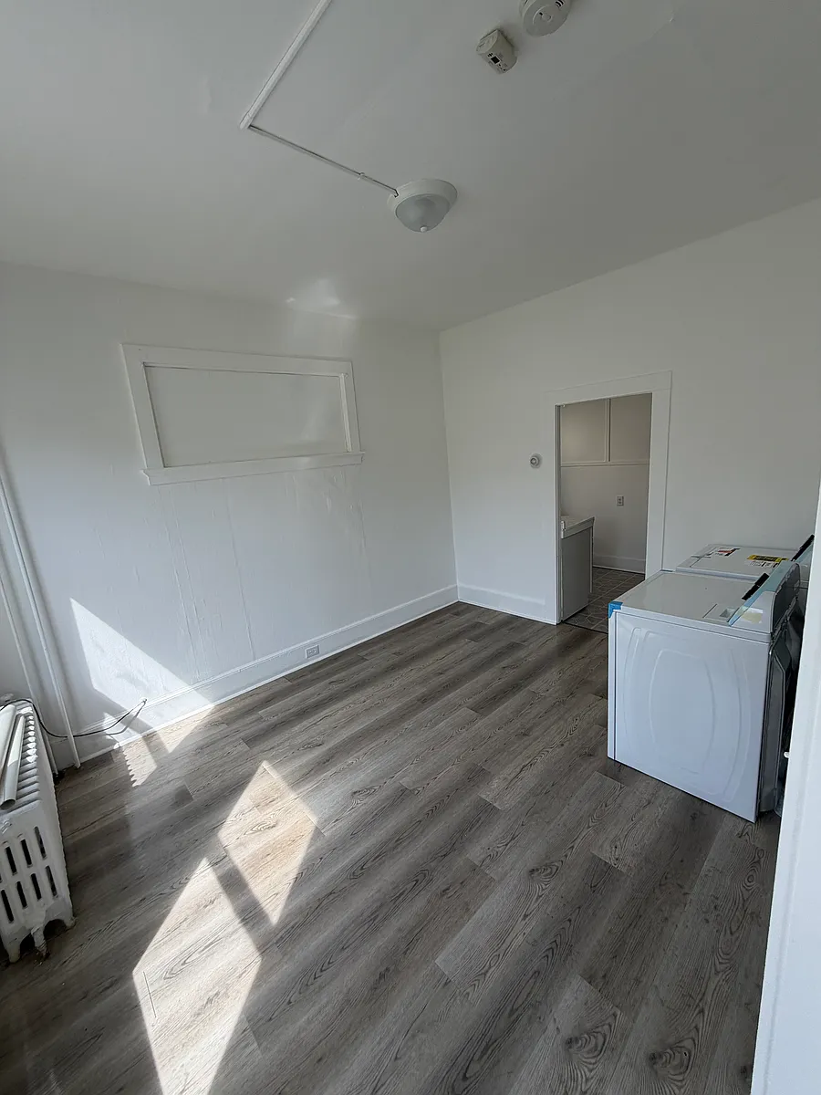Building Photo - 89 W Seneca St #1