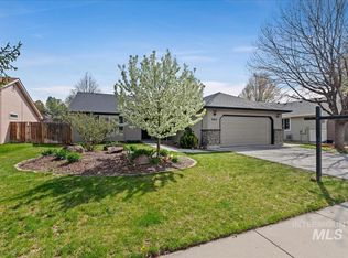 802 N Echohawk Way, Eagle, ID 83616