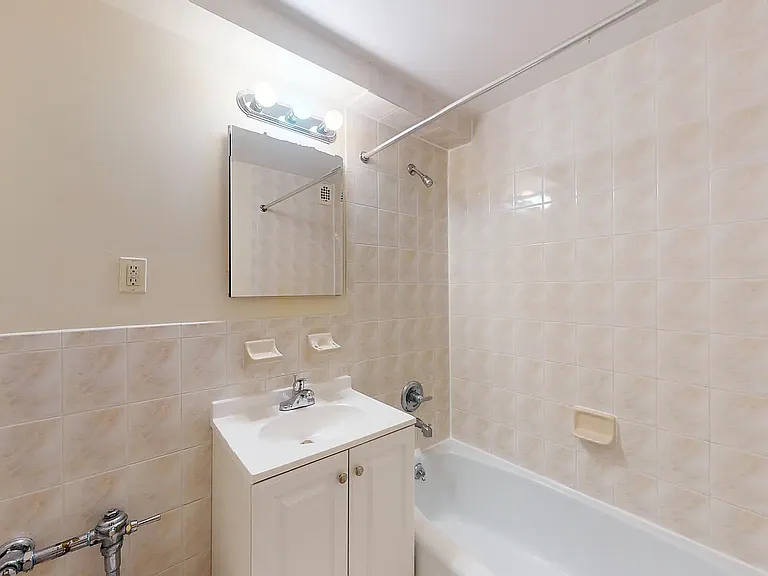 245-20 Grand Central Pkwy #6H — Photo 9