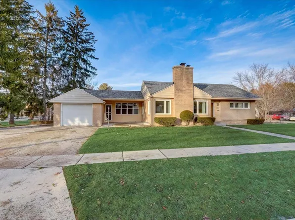 500 W Court St, Elkhorn, WI 53121