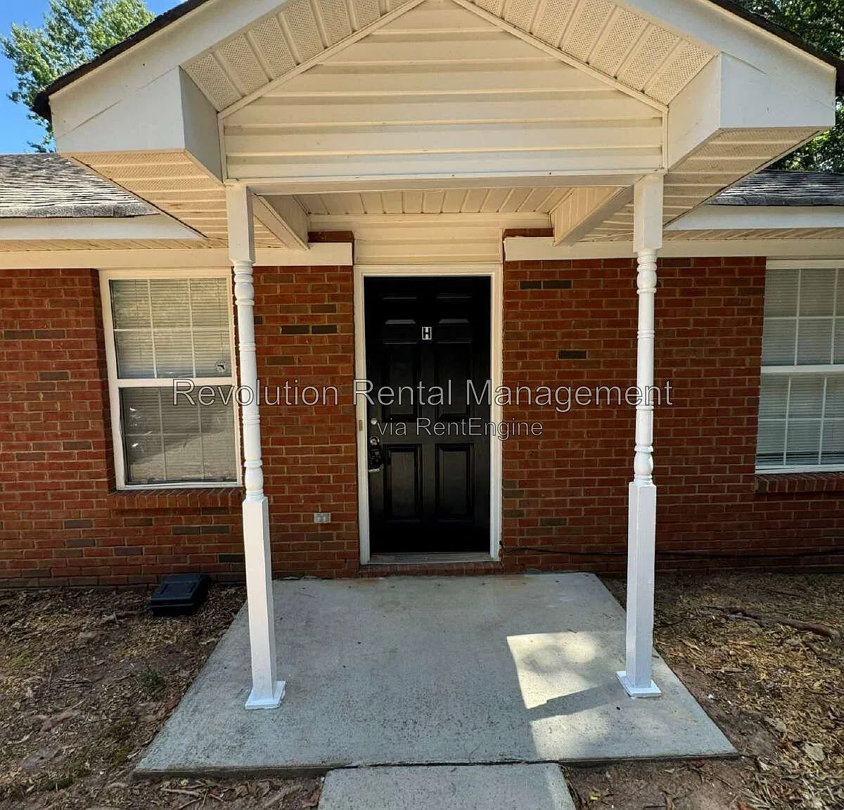 2 bed, 1.0 bath, 936 sqft, $1,395 — Photo 2
