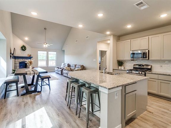 2nd image of 2820 Lolita Way