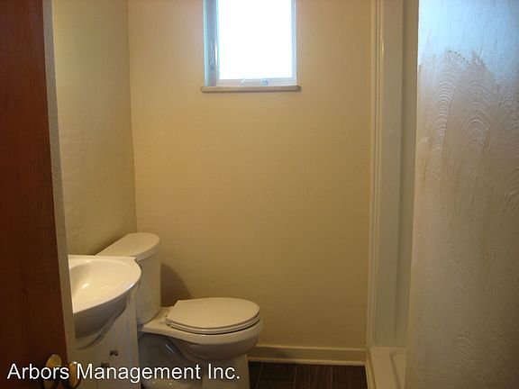3rd image of 1401 Marion Dr