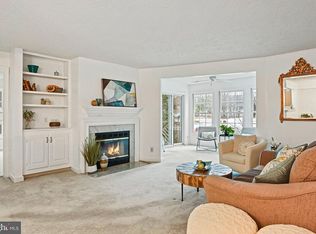 12003 Ridge Knoll Dr APT 9, Fairfax, VA 22033