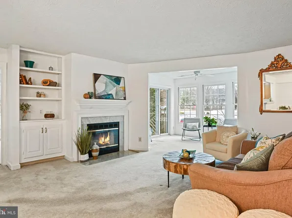 12003 Ridge Knoll Dr APT 9, Fairfax, VA 22033