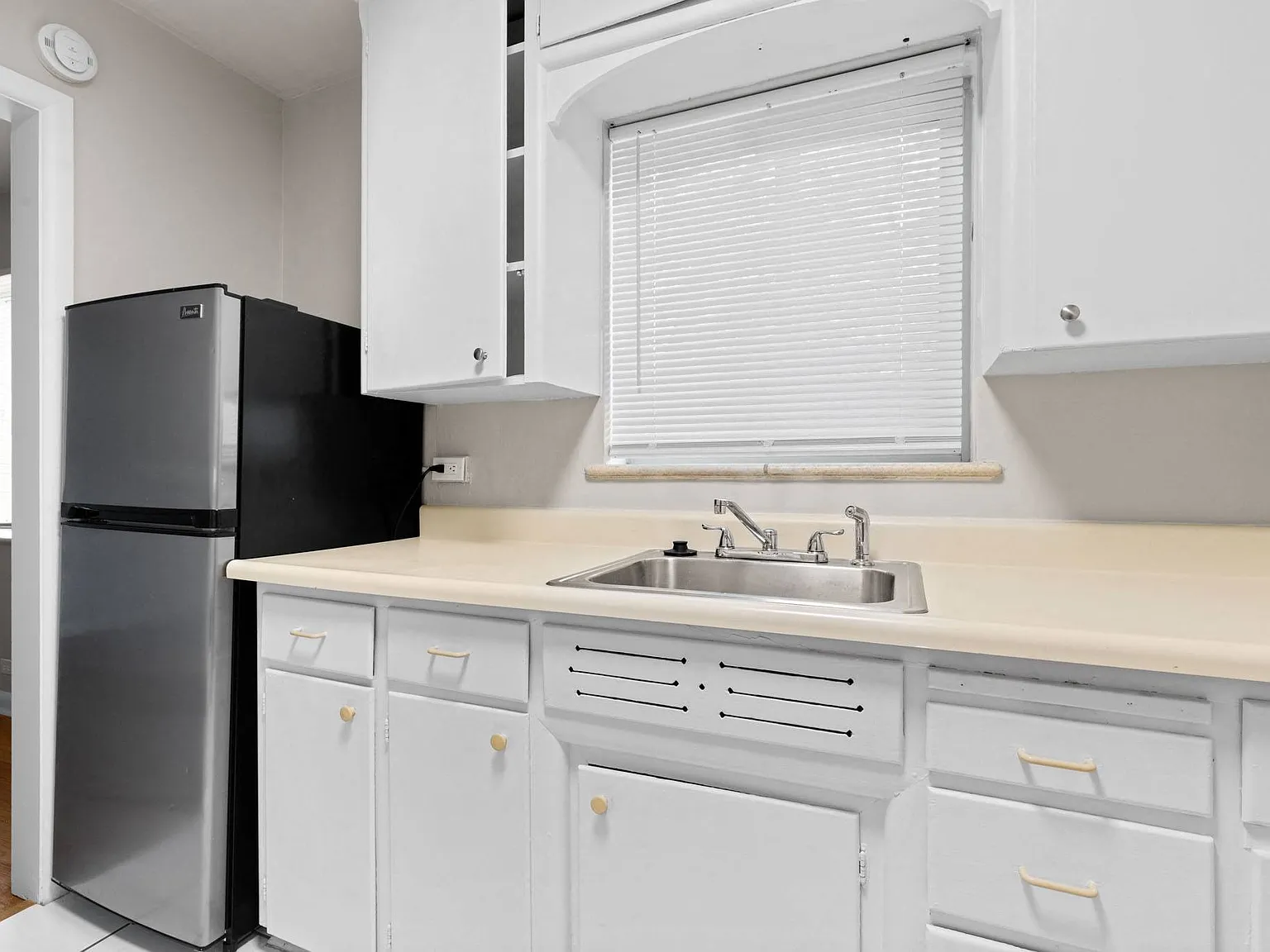 The Bethana Apartments — Photo 2
