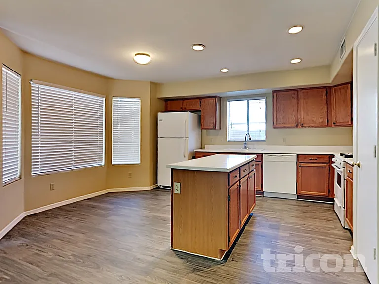 8841 W Maryland Ave — Photo 6