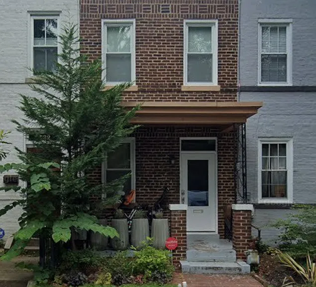 234 Warren St NE — Photo 1