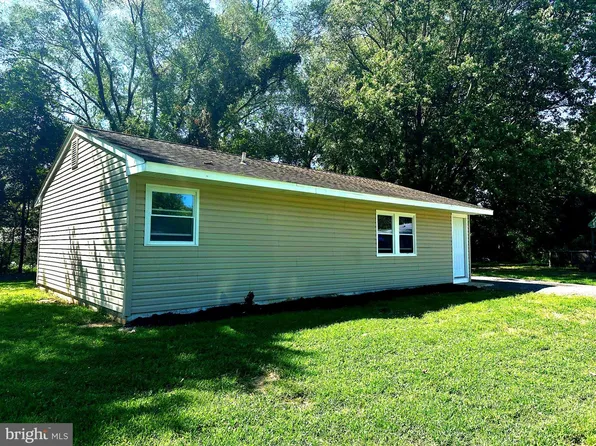 6 Washington Pl, Dover, DE 19901