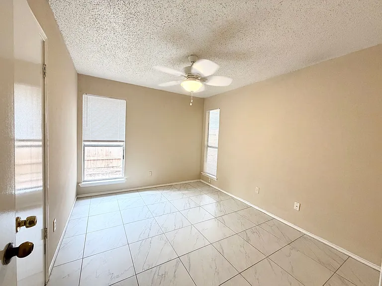 2032 Redwing Way — Photo 10