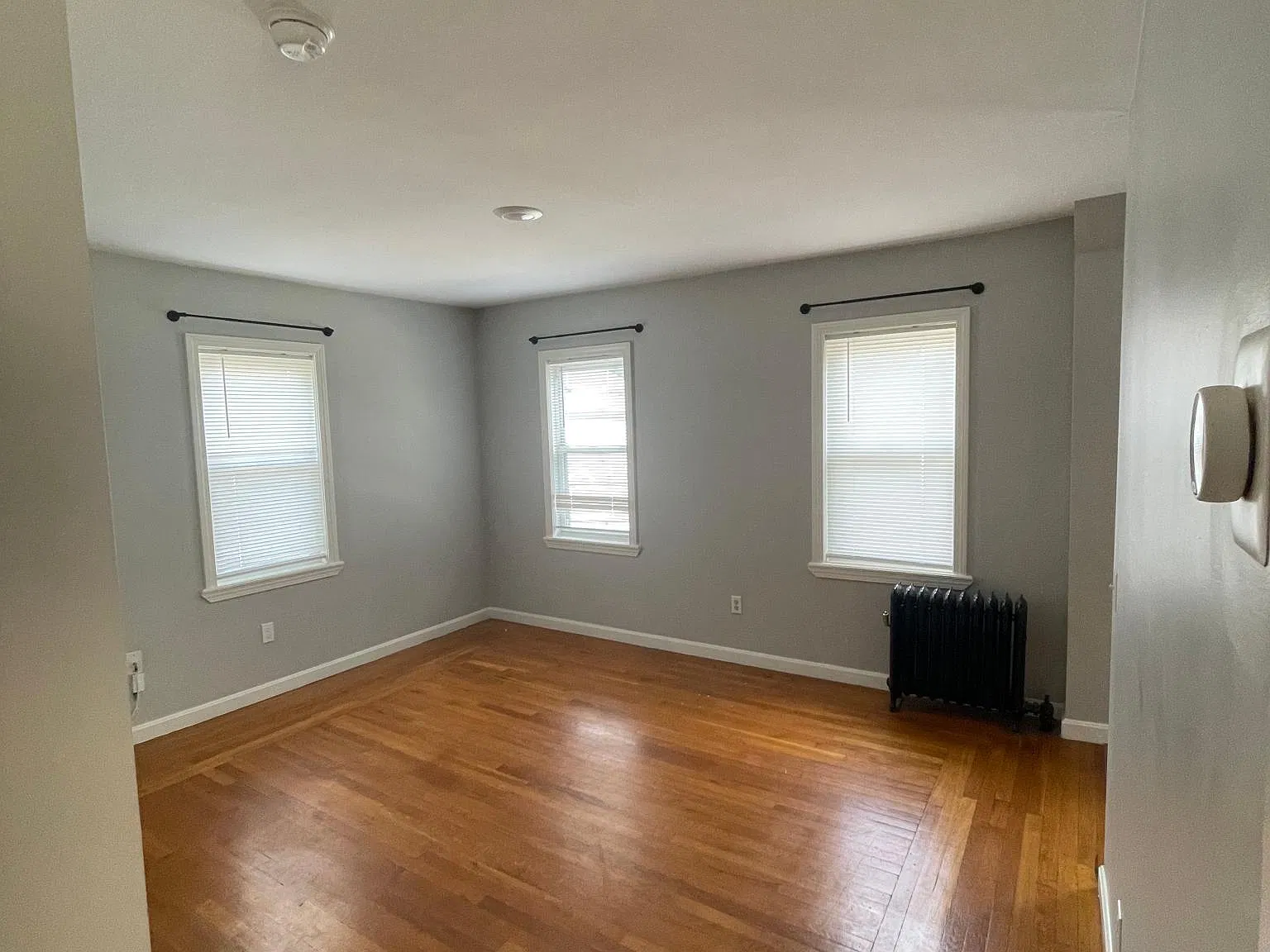 884 River Ave — Photo 3