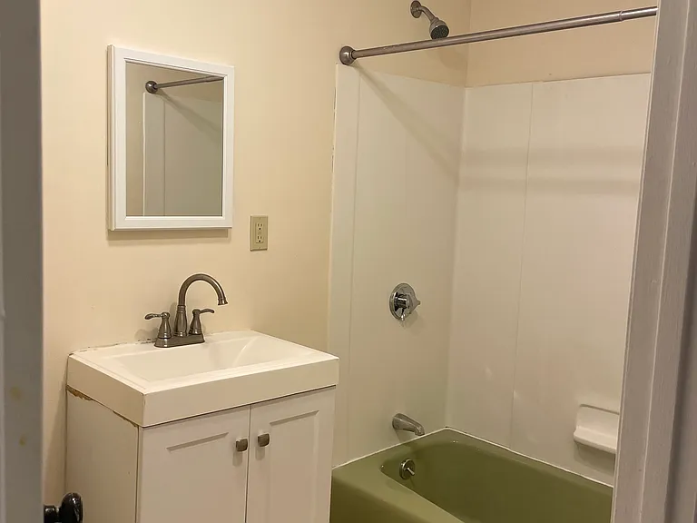36 Warren St #4 — Photo 9