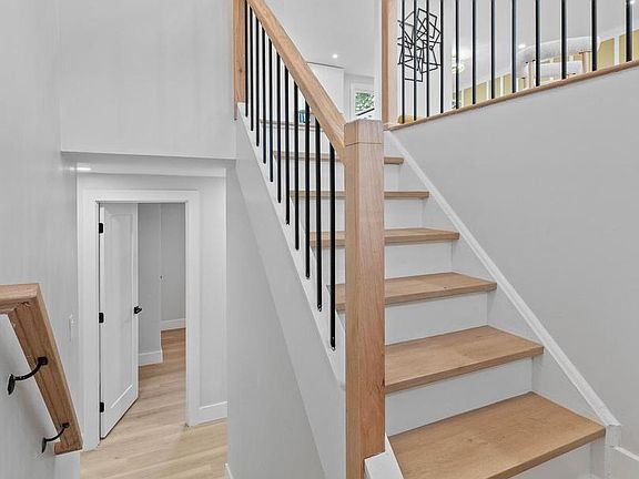 3rd image of 41 Tallwood Ln