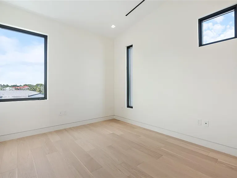 W 51st St — Photo 14