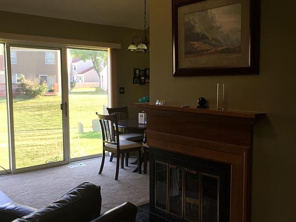 5th image of 250 W Fairfield Ct