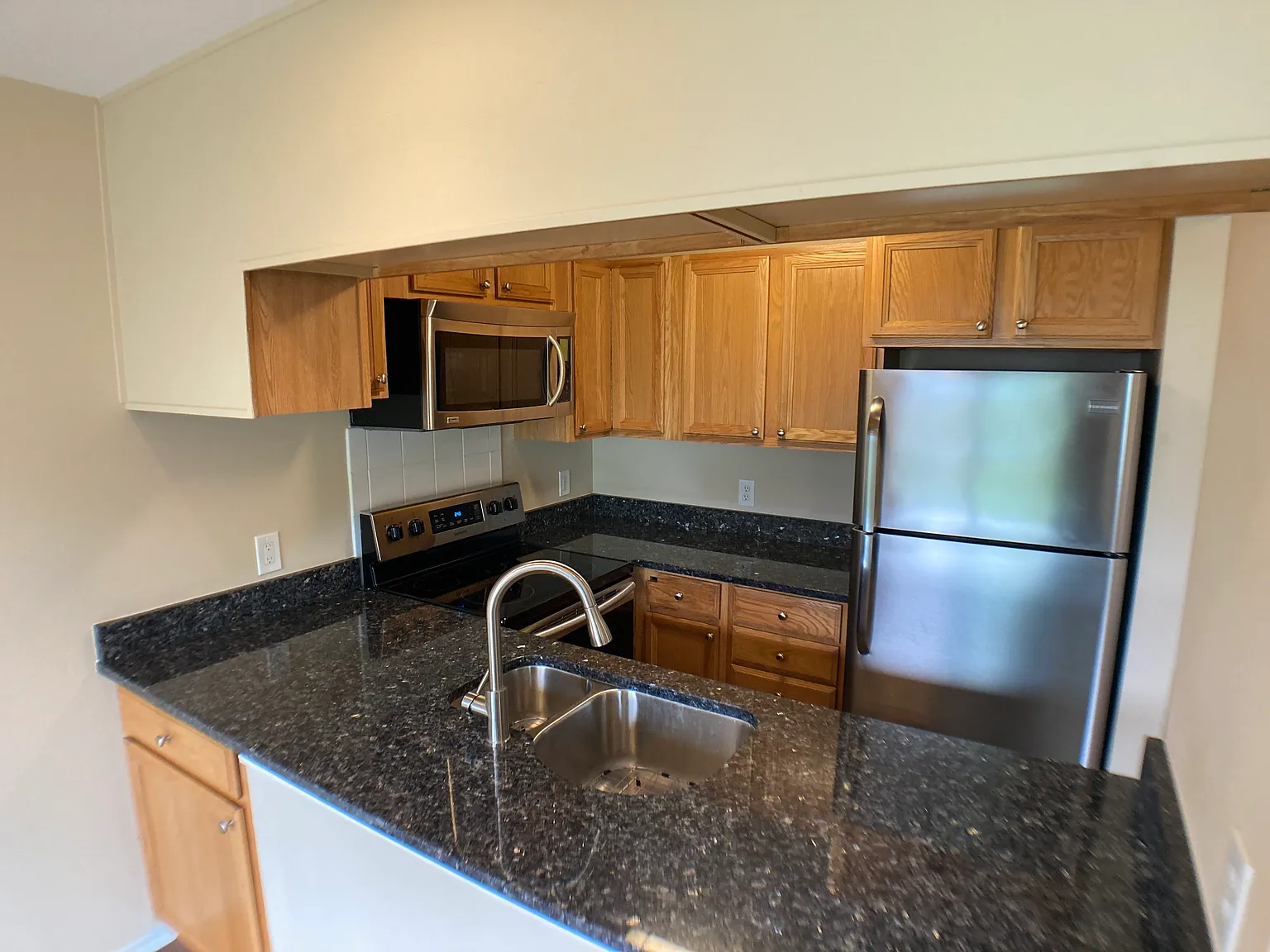 3 bed, 1300 sqft, $2,495 — Photo 3