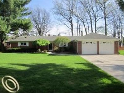 23245 Longview St, Dearborn Heights, MI, 48127