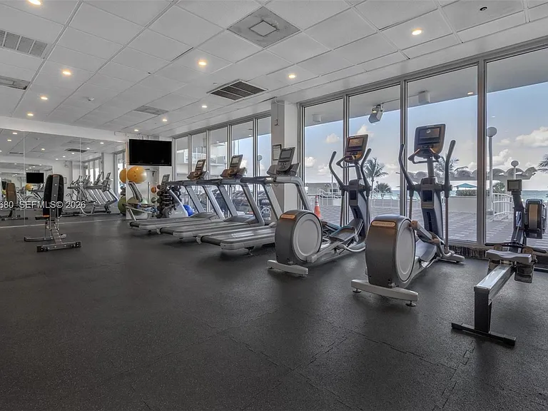 5701 Collins Ave #Penthouse 08 — Photo 35
