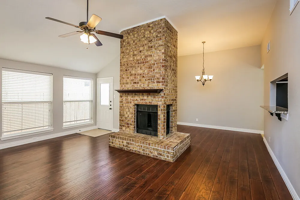 3 bed, 2.0 bath, 1510 sqft, $2,165 — Photo 4