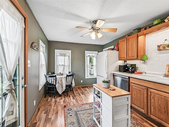 5th image of 109 E Tuttle St