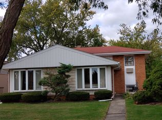 8712 N Oketo Ave, Niles, IL 60714