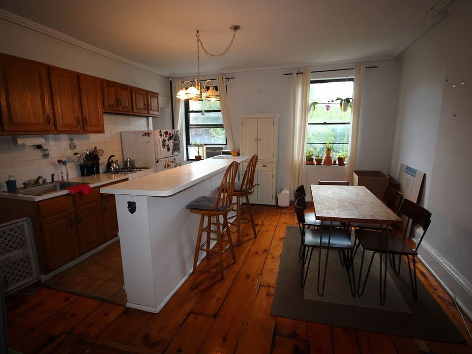 2nd image of 407 Sackett St APT 3
