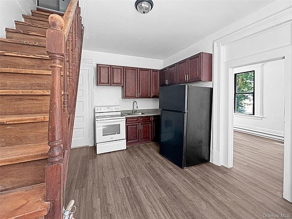 2nd image of 3604 Lexington Ave APT 2