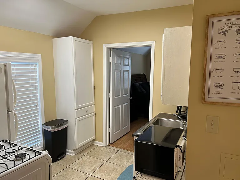 101 Maple St #3 — Photo 8