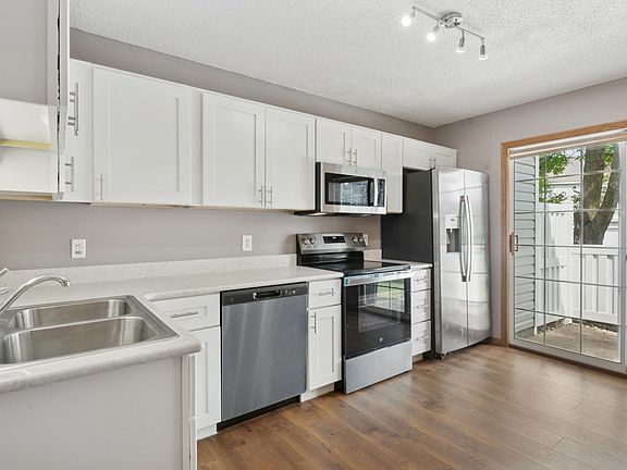 3rd image of 8990 Scarlet Globe Dr
