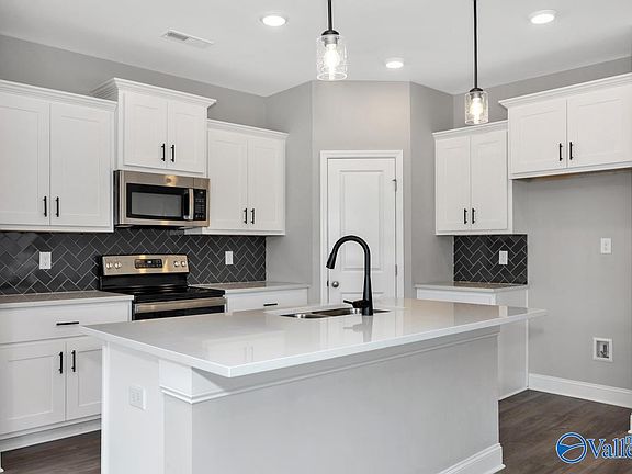3rd image of 220 Irish Hill Dr