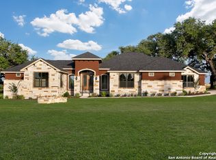 100 Abrego Lake Dr, Floresville, TX 78114