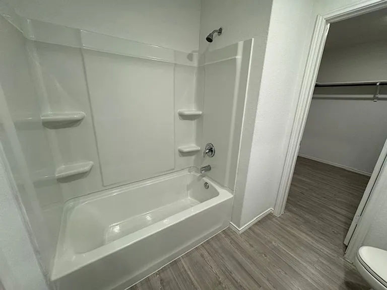7010 Solar Rdg — Photo 18