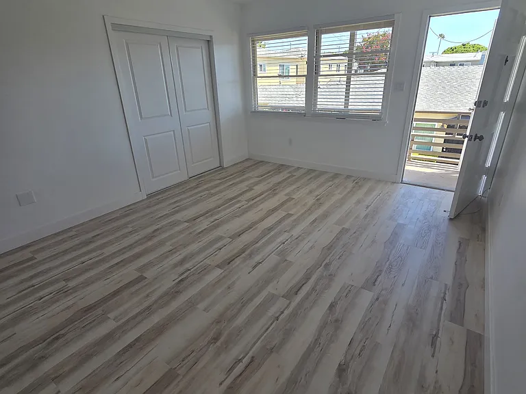 1811 Ocean Park Blvd #E — Photo 2