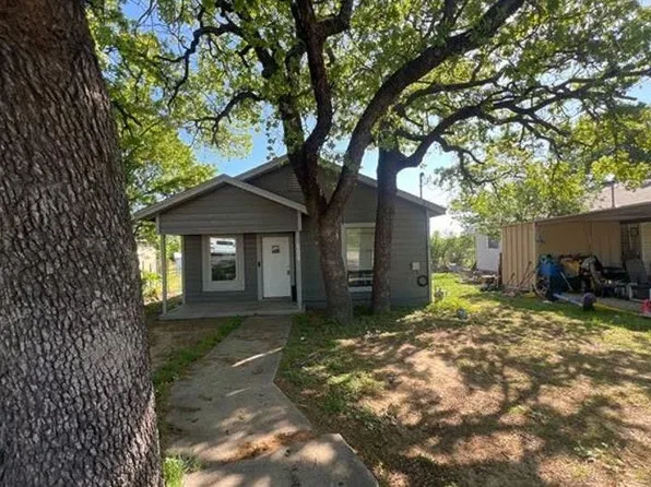 606 Fannin St, Nocona, TX 76255