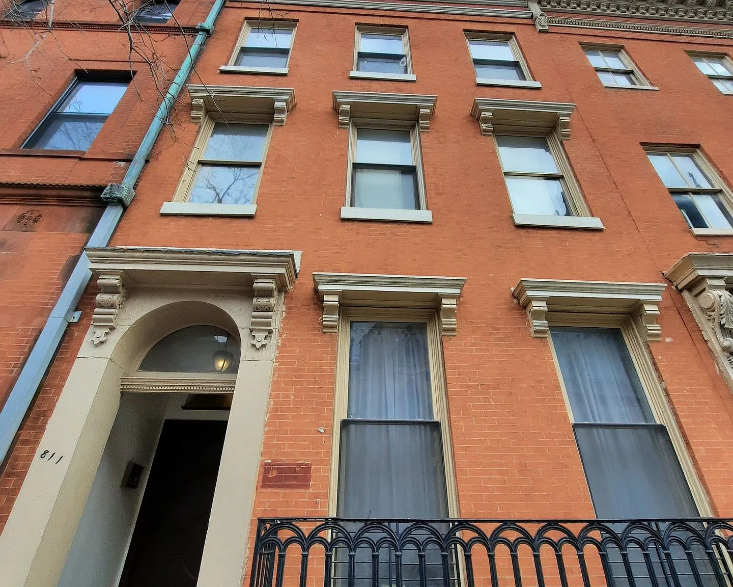 811 Park Avenue — Photo 2