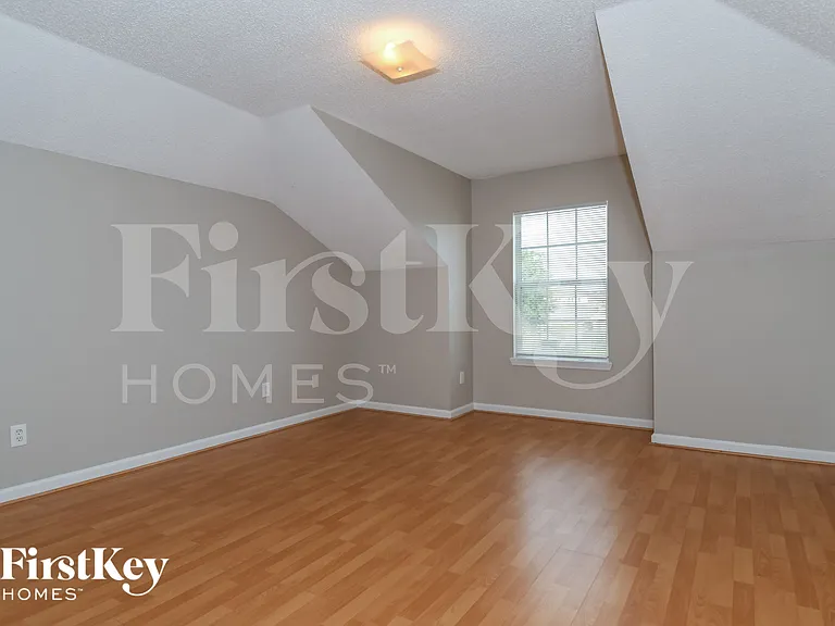 12658 Holly Springs Ct — Photo 13