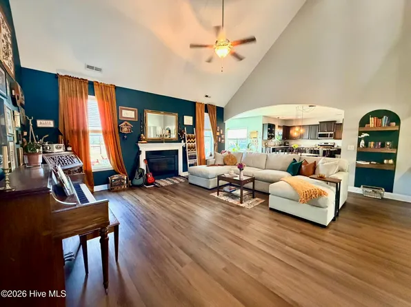 279 SW Plantation Drive, Maple Hill, NC 28454