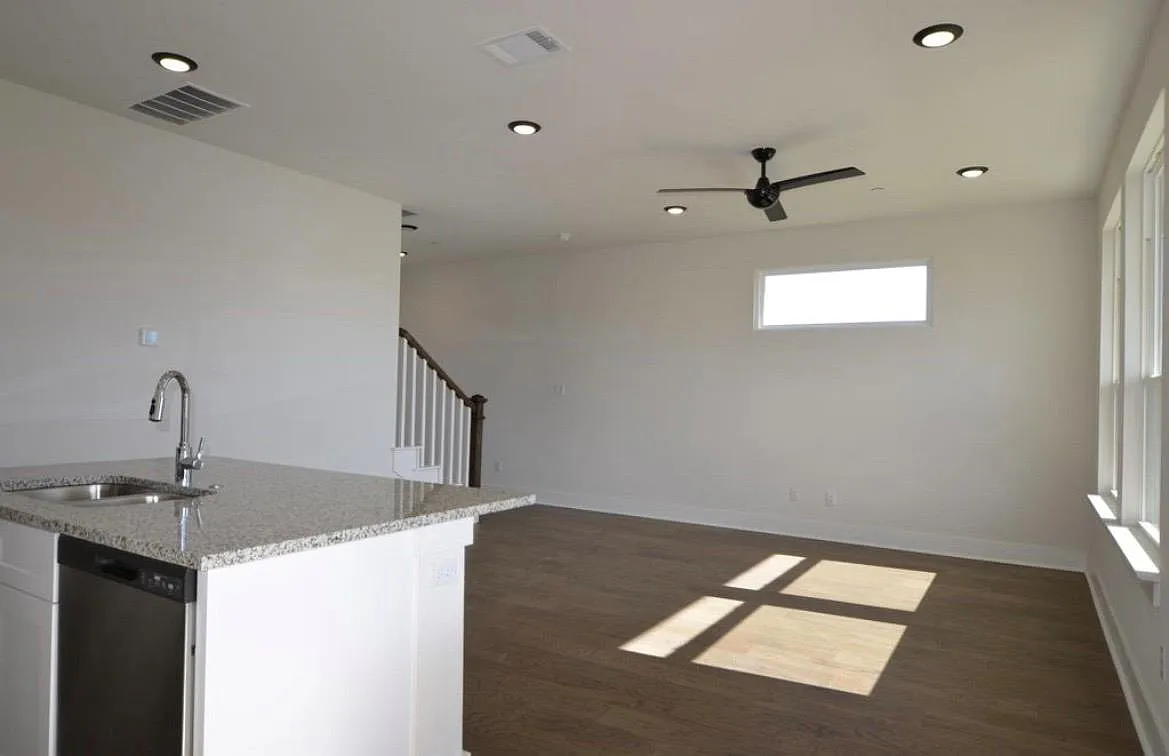 3 bed, 2.5 bath, 1503 sqft, $2,150 — Photo 2