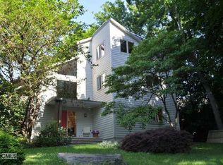 24 Tuthill Ave, Norwalk, CT 06853