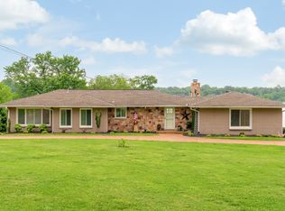 210 Sterling Rd, Hendersonville, TN 37075