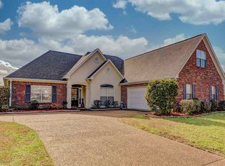 102 Hillmont Cir, Clinton, MS 39056