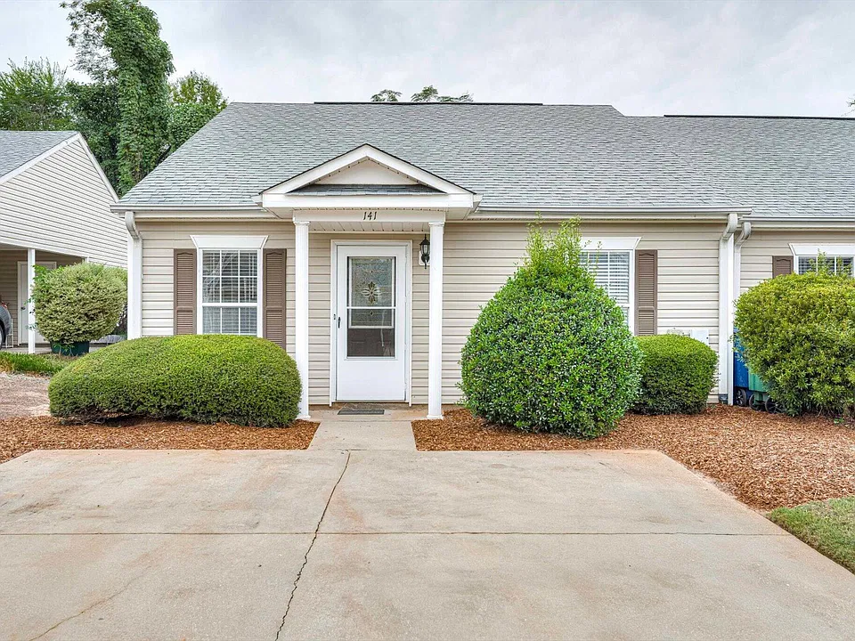 141 Portofino Ln SW