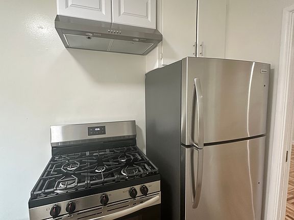 2nd image of 461 S Cloverdale Ave APT 12