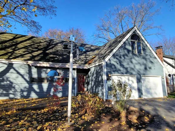 1115 S 6th St, St Charles, IL 60174