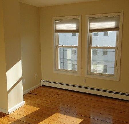 4th image of 69A Winchester St #3