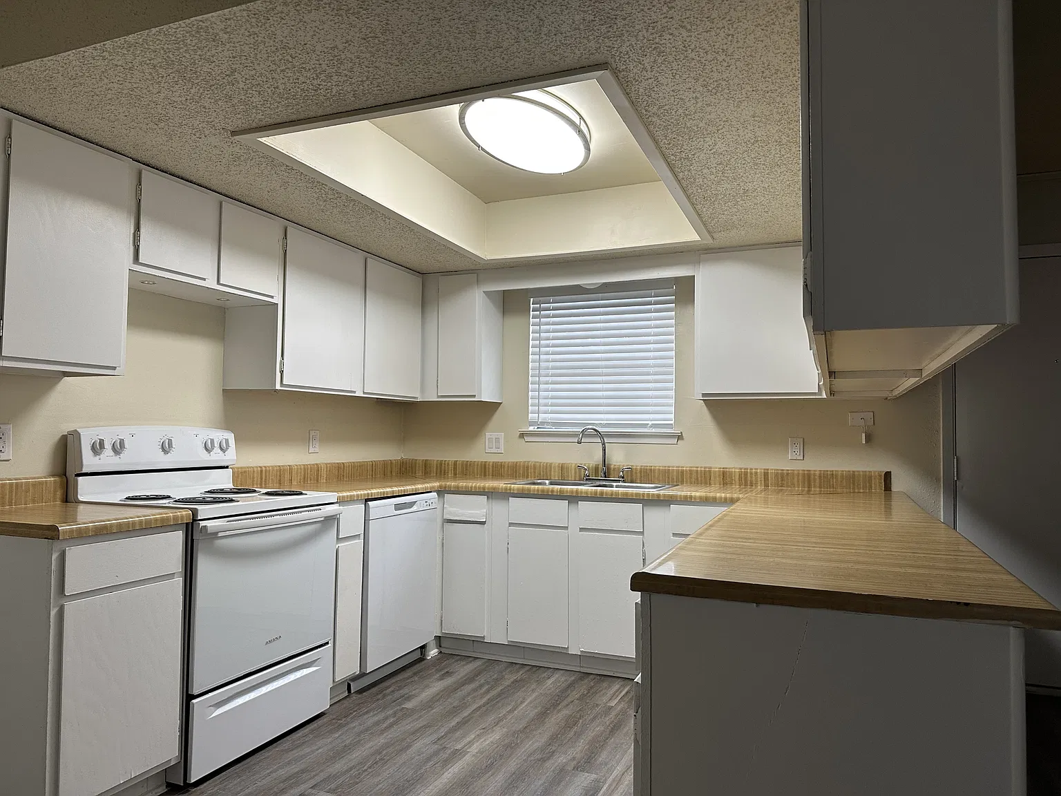 1004 Indian Trail - B — Photo 4