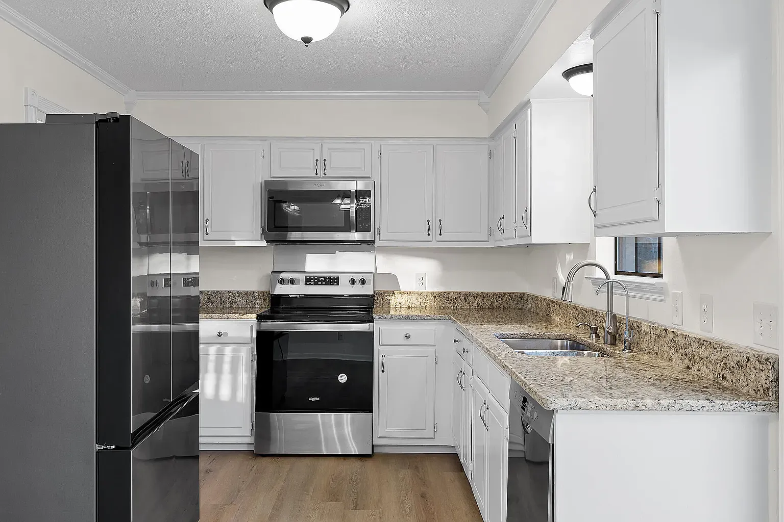 3 bed, 1800 sqft, $2,095 — Photo 3