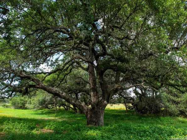 000 Hartung, Somerset, TX 78069