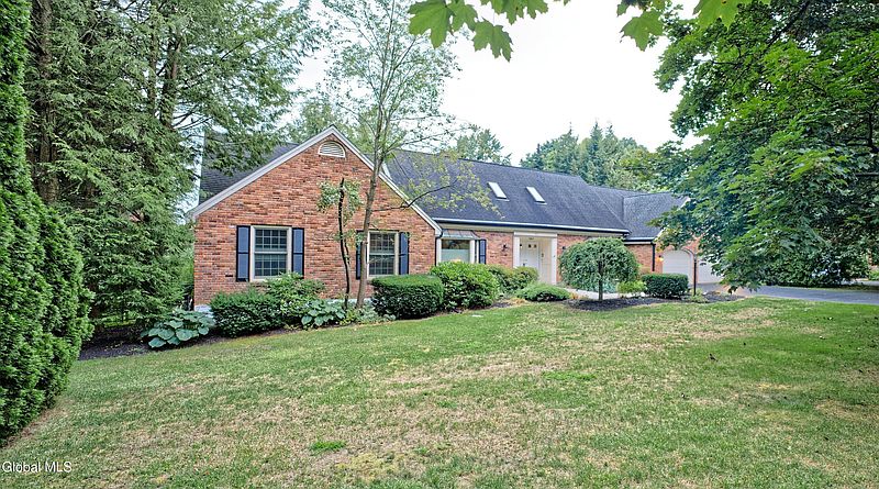 3rd image of 10 Birch Hill Road