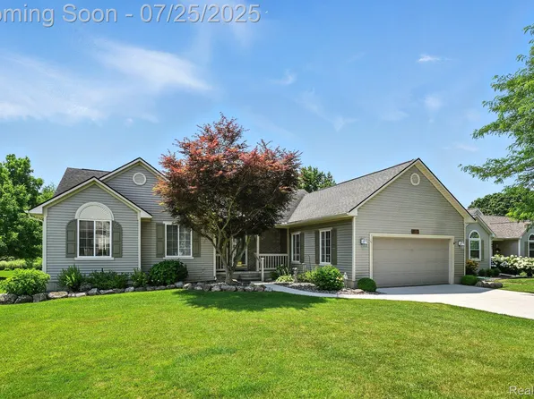 593 Layman Creek Cir, Grand Blanc, MI 48439
